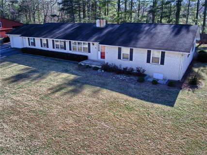 23 Country Road sold home in Town And Country Estates, Hendersonville, NC
