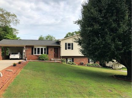 1313 Mountain Shadows Drive sold home in Mountain Shadows, Morganton, NC