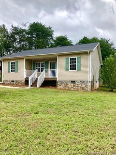 303 Springhill Ln