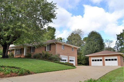 207 Woodlawn Drive
