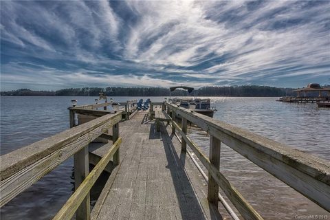 450 Mainsail Road