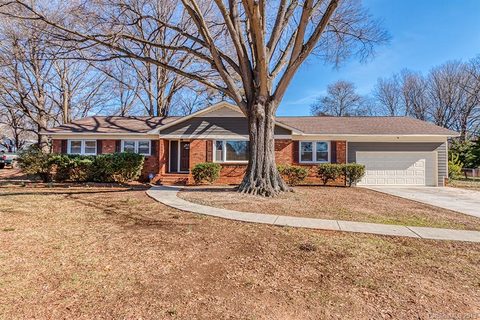 5920 Lake Forest Road sold home in Lake Forest, Charlotte, NC