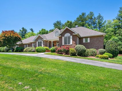 12 Ashley Place sold home in Ashley Place, Hendersonville, NC