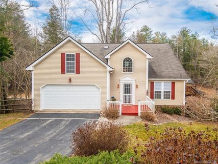 33 Old Applewood Lane sold home in Old Applewood Hollow, Hendersonville, NC
