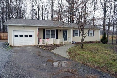 1554 Castell Lane