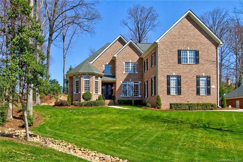7586 Turnberry Lane