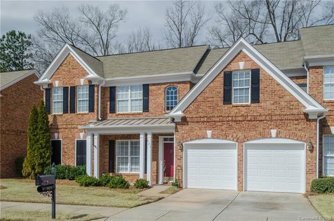 821 Treverton Drive sold home in Avington, Matthews, NC