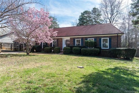 2141 Fox Hunt Drive sold home in Kingswood South, Gastonia, NC