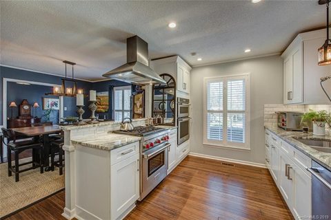 1726 Farm Pond Court sold home in Kingswood South, Gastonia, NC