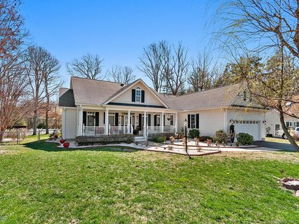 364 Classic Oaks Circle sold home in Classic Oaks, Hendersonville, NC