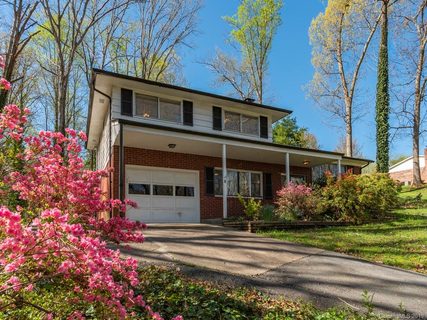3 Mayfair Drive sold home in Woodside Hills, Candler, NC