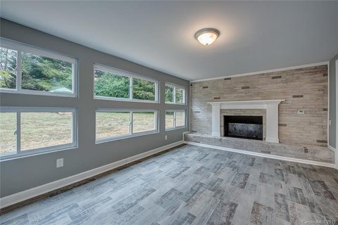 1533 Meadowbrook Lane