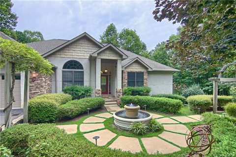 700 N Sunlight Ridge Court sold home in Ledges Of Hidden Hills, Hendersonville, NC