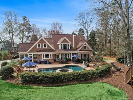 111 Castle Bay Court