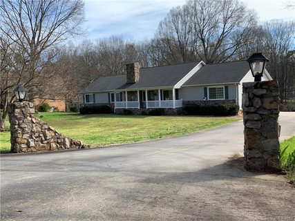107 Woodvale Circle