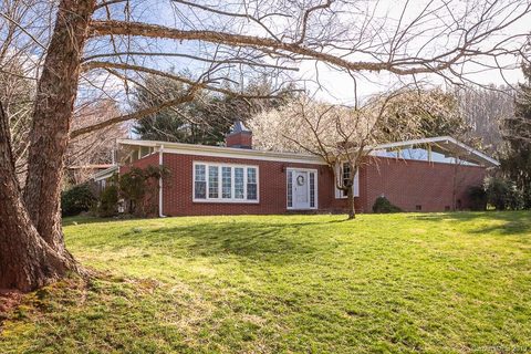 109 College Circle sold home in Craggy View, Swannanoa, NC