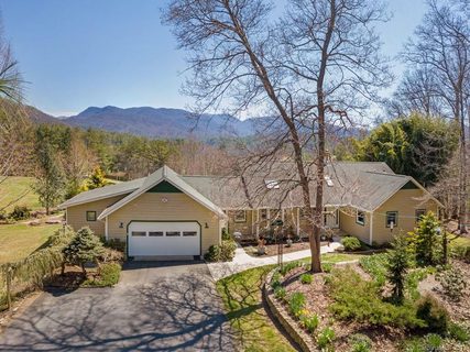 10 Sharon Drive sold home in Greenwood Estates, Fairview, NC