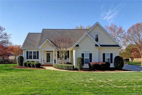 146 Turnberry Lane sold home in St Andrews Village, Mooresville, NC
