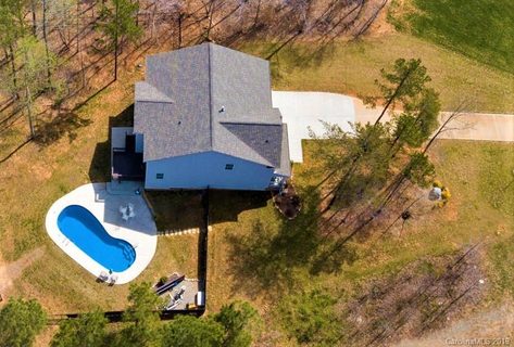 1612 Springfield Drive