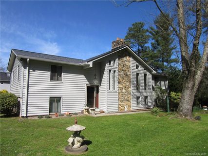 3228 Hickory Hill Road sold home in Hickory Hills, Hendersonville, NC