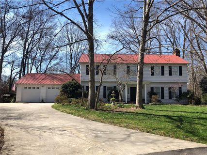 37 Forest Circle