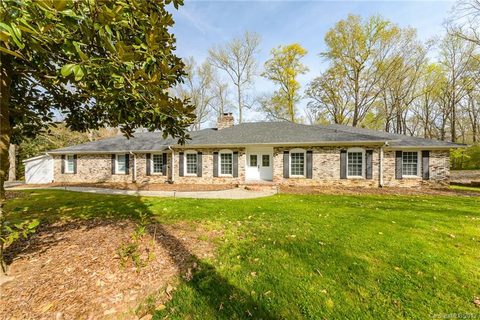3224 Allenwood Road sold home in East Providence Estates, Charlotte, NC