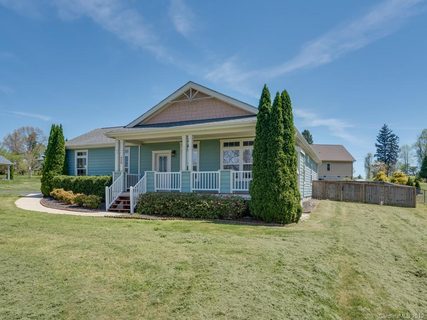 438 Oak Grove Road sold home in Christophers Crossing, Flat Rock, NC