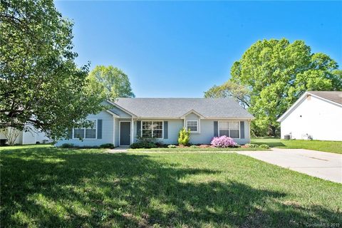 16515 Glenfurness Drive sold home in Glenfurness, Huntersville, NC