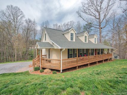 121 Curly Oaks Drive sold home in Whispering Oaks, Clyde, NC