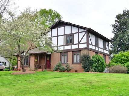 2502 Heritage Circle