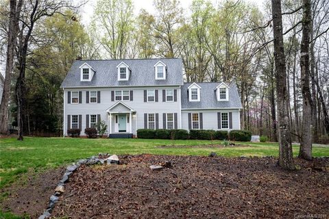 8716 Scarsdale Drive sold home in Glencroft, Charlotte, NC