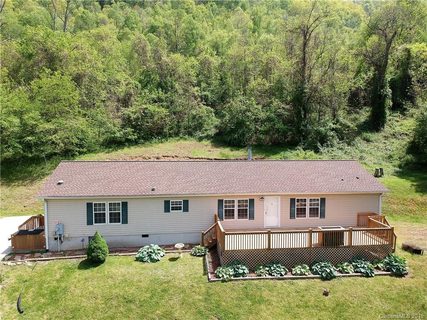 60 Rovingwood Drive sold manufactured home in Village Crossing, Waynesville, NC