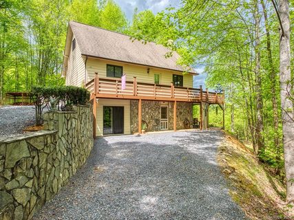 26 Fallen Timber Drive sold home in Hannah Springs, Waynesville, NC
