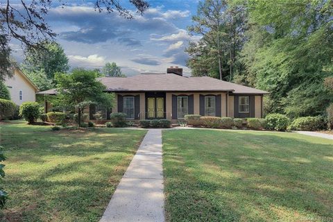 16731 Lake Shore Drive sold home in Lake Norman Island, Cornelius, NC