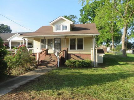 806 Main Street