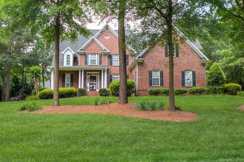 4548 Water Oak Drive sold home in The Coves, Lake Wylie, SC