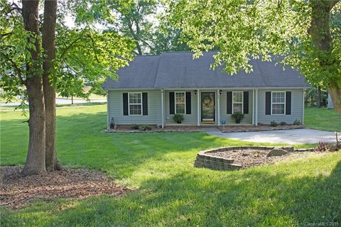 3146 Iredell Drive sold home in Milhaven Park, Charlotte, NC