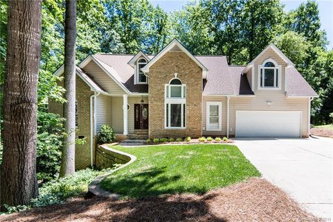 6633 Tuskan Drive sold home in Crown Colony Estates, Charlotte, NC