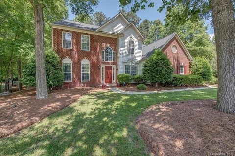 10724 Pomerane Lane sold home in Wynridge Estates, Charlotte, NC