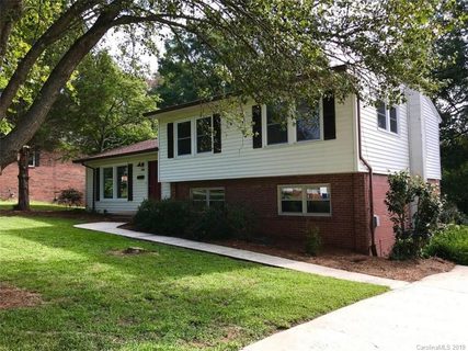 909 Crestline Drive