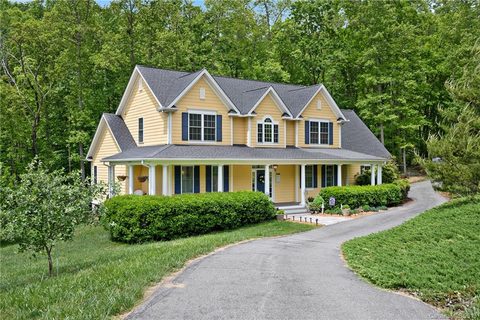 105 Vintage Road sold home in Big Cove Estates, Candler, NC