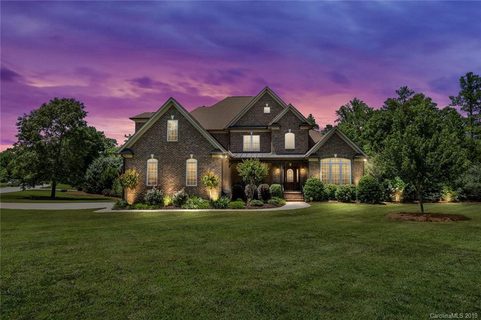 2553 Cozy Cove Drive