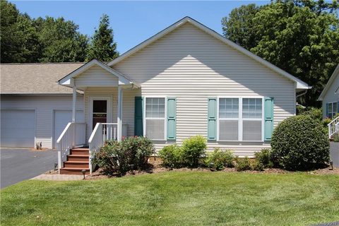 4 Bent Grass Court Unit B sold townhome in Fairway Villas, Black Mountain, NC