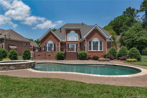 401 Conaway Court sold home in The Glen At Wesley Oaks, Waxhaw, NC