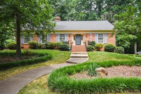 611 King Edward Road sold home in Lincolnshire, Charlotte, NC