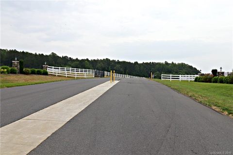 1705 Trotter Circle 13