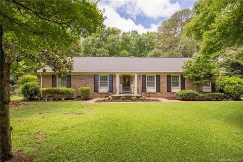 2115 Poinsett Drive