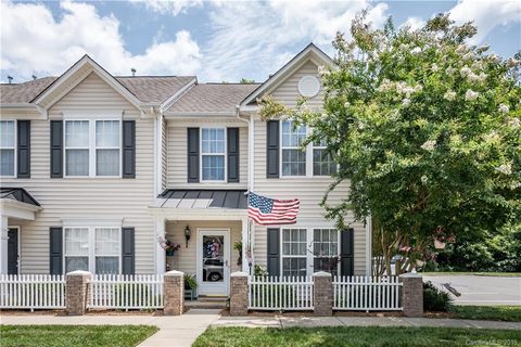 1664 Chamberside Drive sold home in Manchester, Rock Hill, SC
