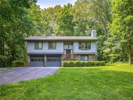 24 Turnberry Drive