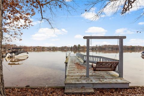 1933 Riverside Drive sold home in Watership Downs, Lexington, NC